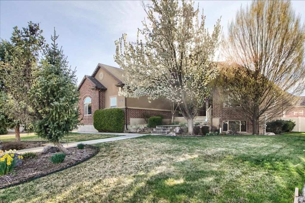 15 N 3300 W, Layton, UT 84041