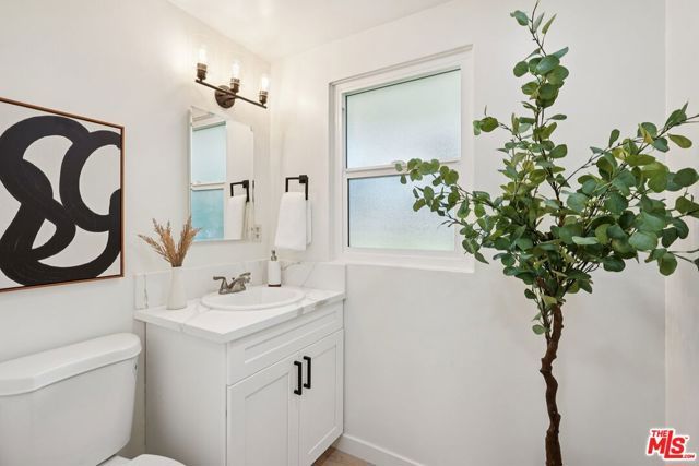 17845 Stagg Street, Reseda (los Angeles), CA 91335