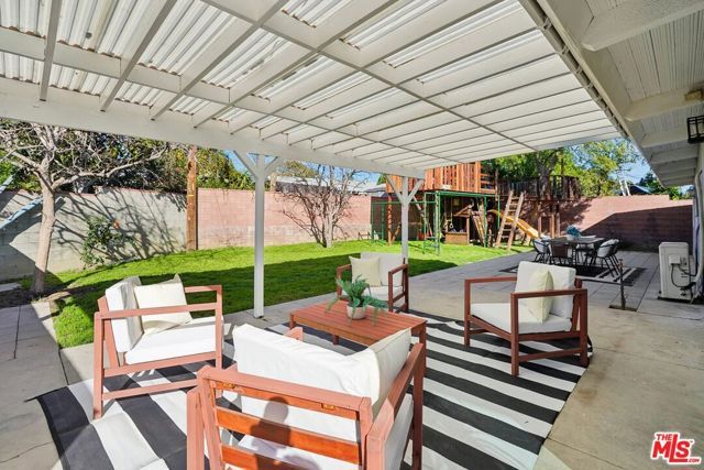 17845 Stagg Street, Reseda (los Angeles), CA 91335