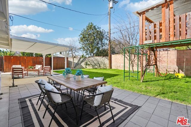 17845 Stagg Street, Reseda (los Angeles), CA 91335