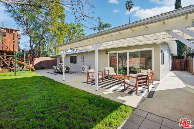 17845 Stagg Street, Reseda (los Angeles), CA 91335