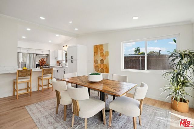 17845 Stagg Street, Reseda (los Angeles), CA 91335