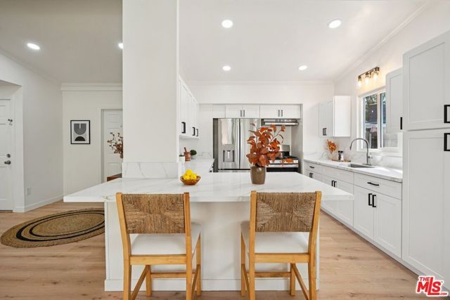 17845 Stagg Street, Reseda (los Angeles), CA 91335