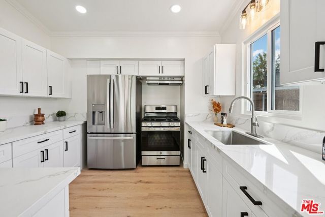 17845 Stagg Street, Reseda (los Angeles), CA 91335