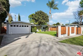 17845 Stagg Street, Reseda (los Angeles), CA 91335