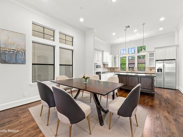 911 Queen Annes Road, Houston, TX 77024