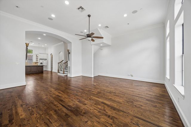911 Queen Annes Road, Houston, TX 77024