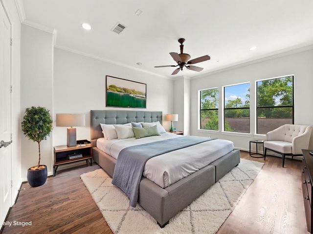 911 Queen Annes Road, Houston, TX 77024