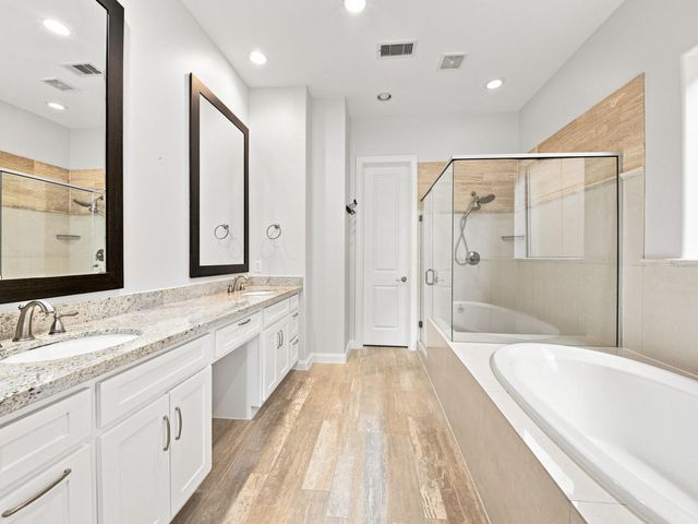 911 Queen Annes Road, Houston, TX 77024