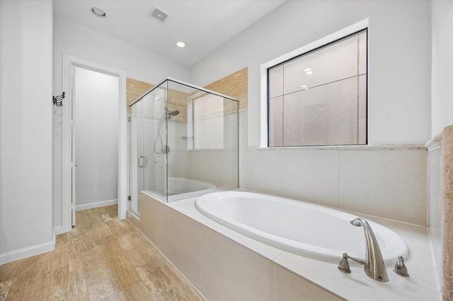 911 Queen Annes Road, Houston, TX 77024