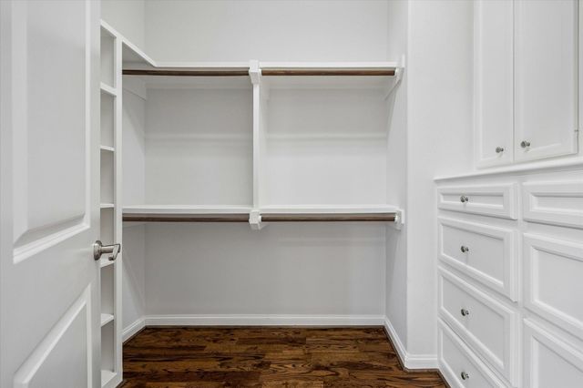 911 Queen Annes Road, Houston, TX 77024