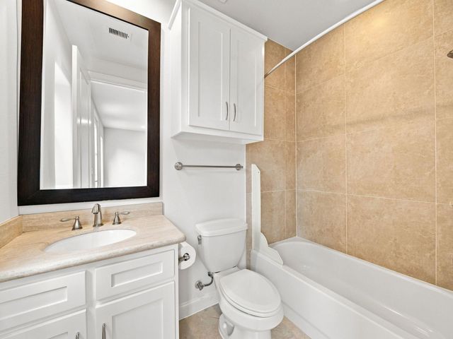911 Queen Annes Road, Houston, TX 77024