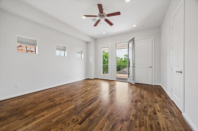911 Queen Annes Road, Houston, TX 77024