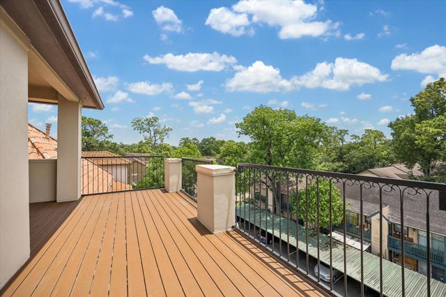 911 Queen Annes Road, Houston, TX 77024