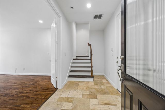 911 Queen Annes Road, Houston, TX 77024