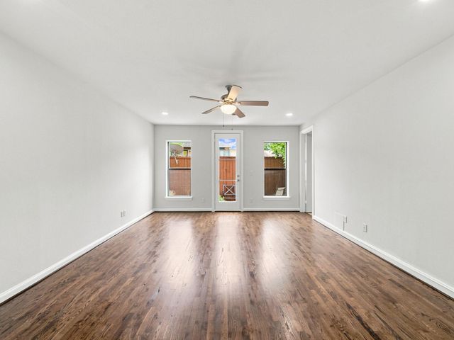 911 Queen Annes Road, Houston, TX 77024