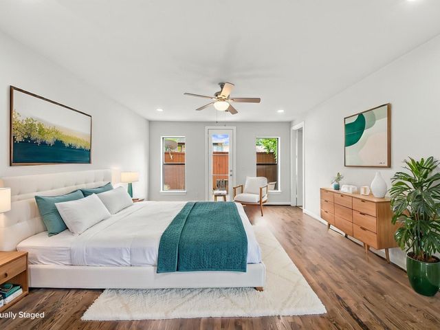 911 Queen Annes Road, Houston, TX 77024