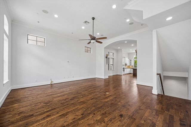 911 Queen Annes Road, Houston, TX 77024