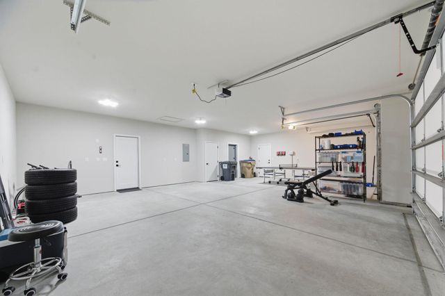 5926 E Forbes Ct., Bel Aire, KS 67220