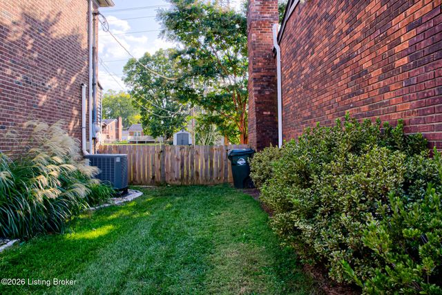 816 Foxwood Ave, Louisville, KY 40223
