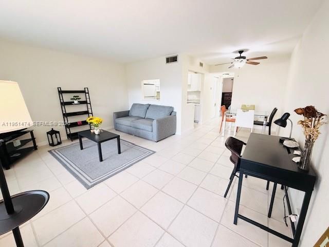 3061 NW 47th Ter 228B, Lauderdale Lakes, FL 33313
