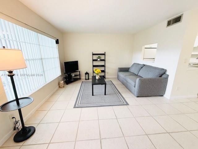3061 NW 47th Ter 228B, Lauderdale Lakes, FL 33313