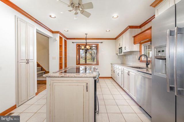 2091 STUMPSTOWN RD, Mechanicsburg, PA 17055