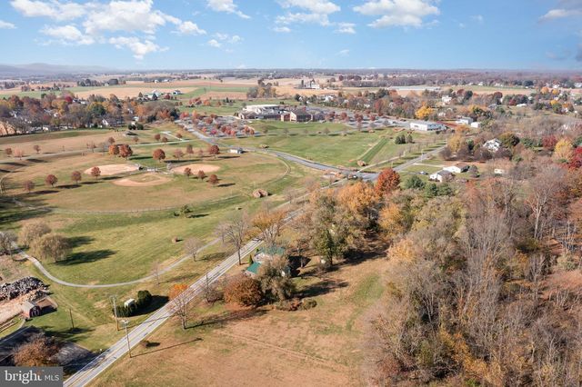 2091 STUMPSTOWN RD, Mechanicsburg, PA 17055