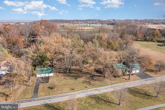 2091 STUMPSTOWN RD, Mechanicsburg, PA 17055