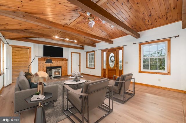 2091 STUMPSTOWN RD, Mechanicsburg, PA 17055