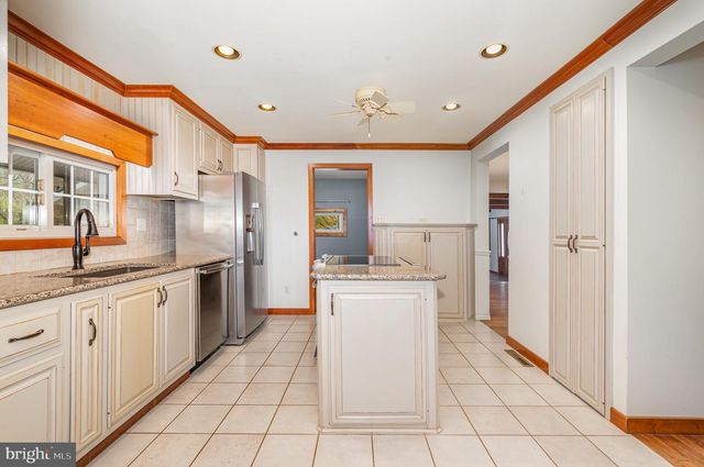 2091 STUMPSTOWN RD, Mechanicsburg, PA 17055