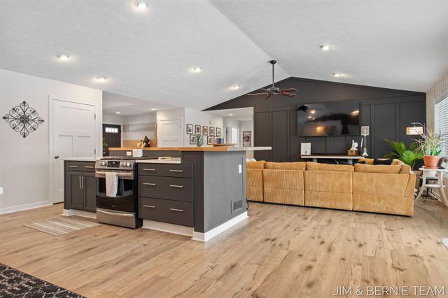 6005 River Ridge Drive, Saugatuck Twp, MI 49419