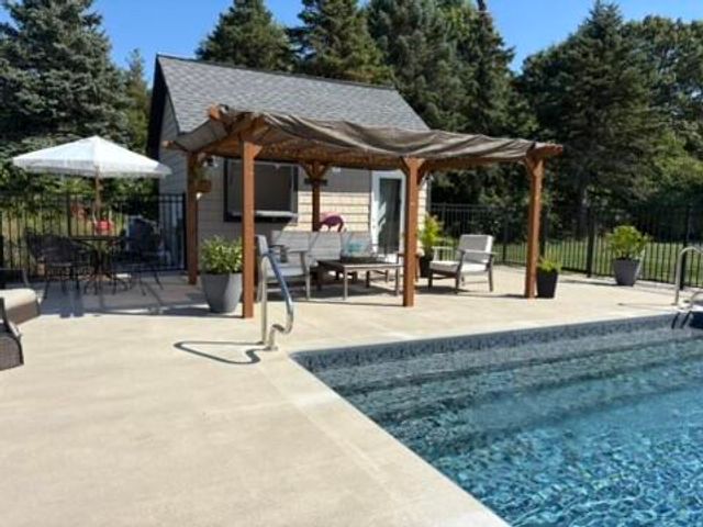 6005 River Ridge Drive, Saugatuck Twp, MI 49419