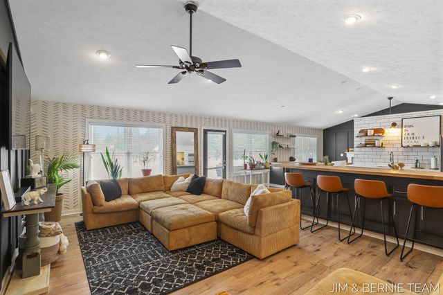 6005 River Ridge Drive, Saugatuck Twp, MI 49419