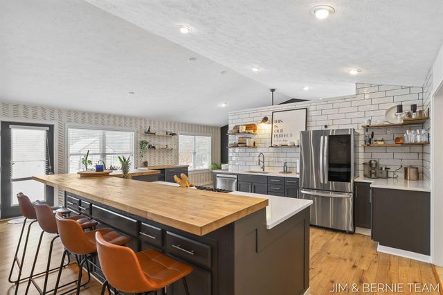 6005 River Ridge Drive, Saugatuck Twp, MI 49419