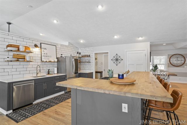 6005 River Ridge Drive, Saugatuck Twp, MI 49419