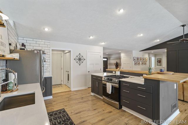 6005 River Ridge Drive, Saugatuck Twp, MI 49419