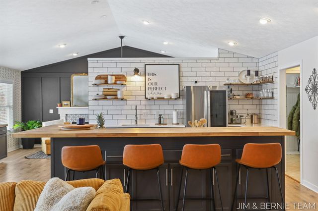 6005 River Ridge Drive, Saugatuck Twp, MI 49419