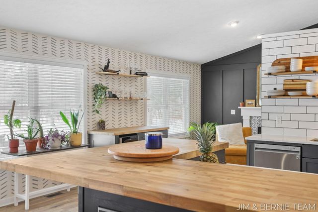 6005 River Ridge Drive, Saugatuck Twp, MI 49419