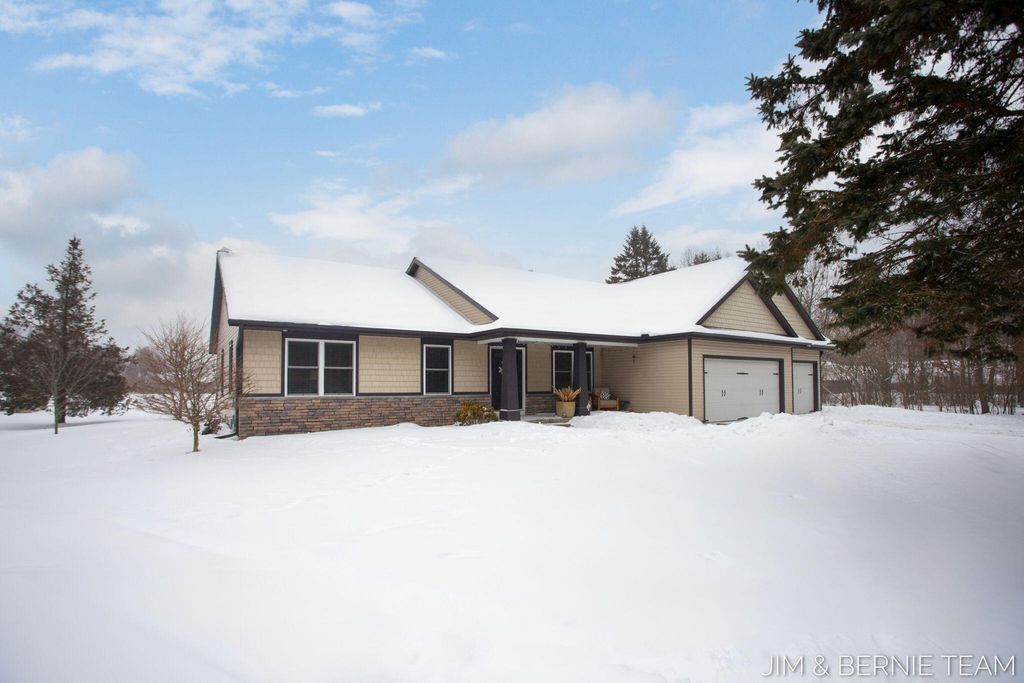 6005 River Ridge Drive, Saugatuck Twp, MI 49419