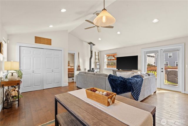 2710 16th Avenue NW, Puyallup, WA 98371