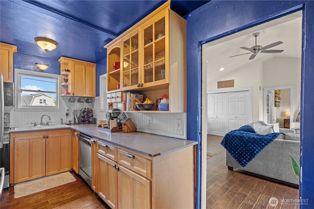 2710 16th Avenue NW, Puyallup, WA 98371