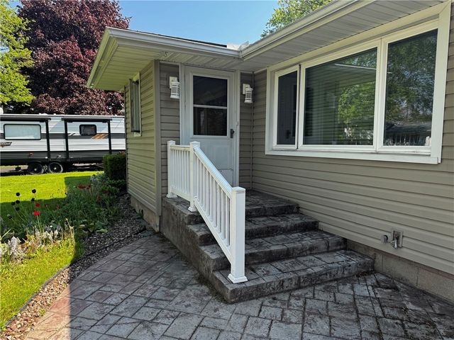 4 Capri Drive, Gates, NY 14624