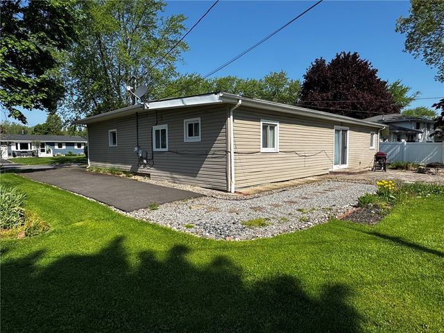 4 Capri Drive, Gates, NY 14624