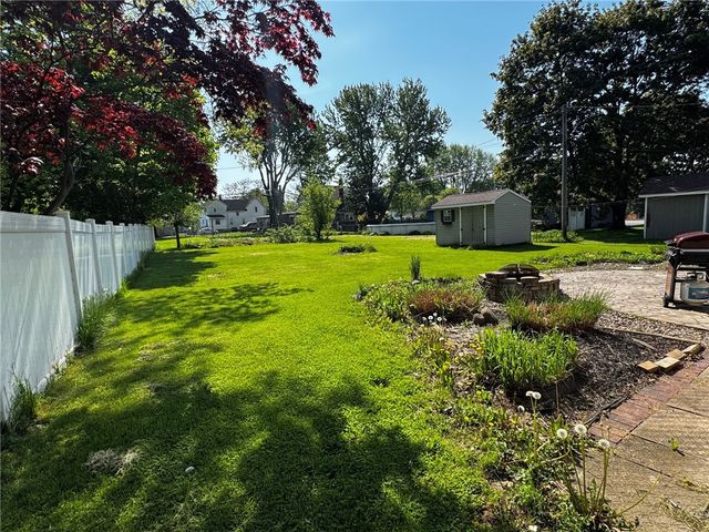 4 Capri Drive, Gates, NY 14624