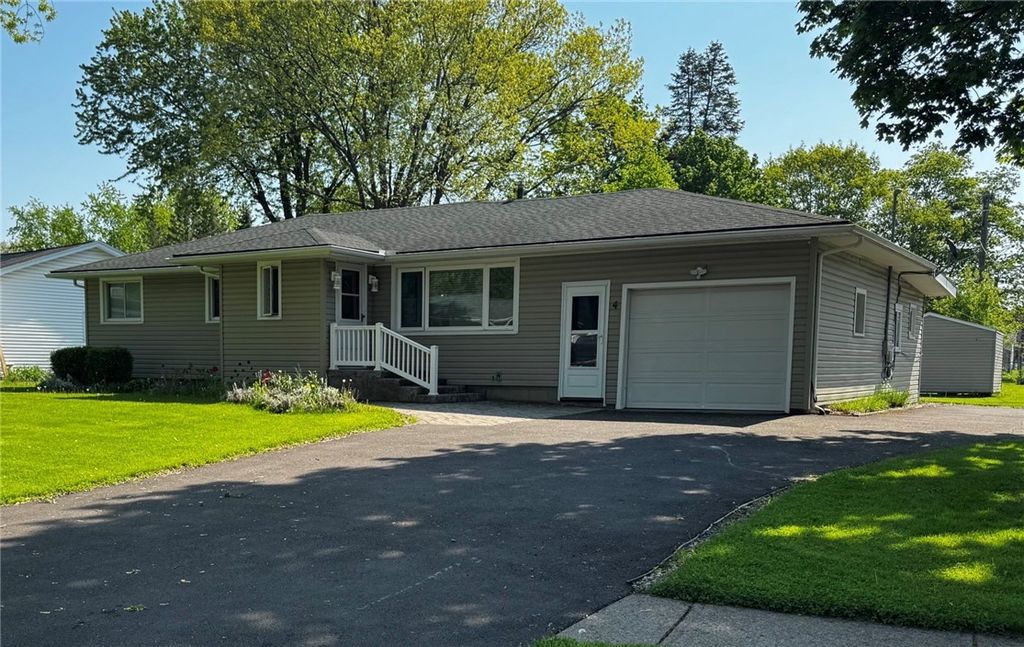 4 Capri Drive, Gates, NY 14624