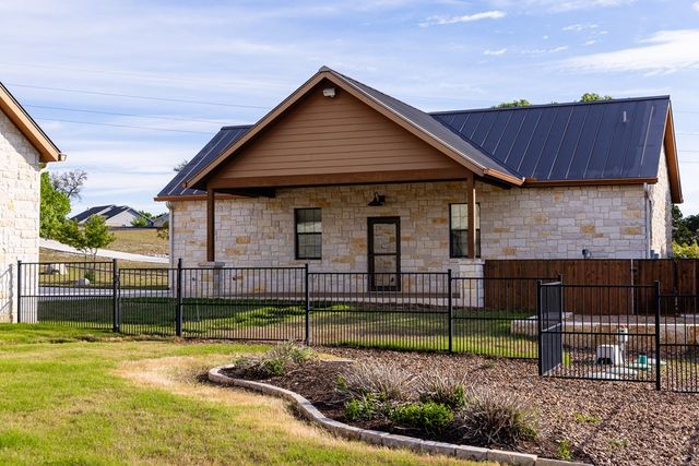 357 Cypress Estates Pkwy W, Ingram, TX 78024