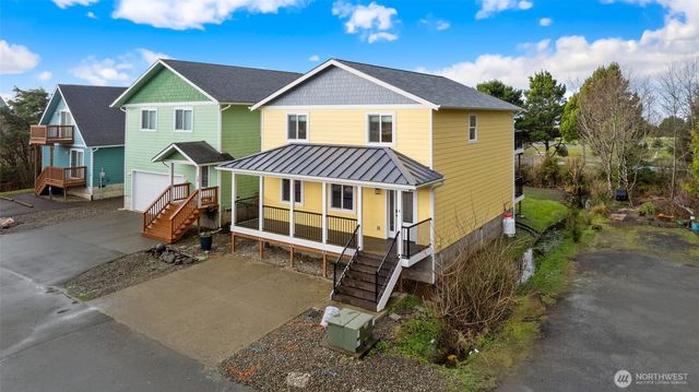 4 Drake Lane, Pacific Beach, WA 98571