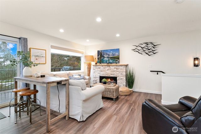 4 Drake Lane, Pacific Beach, WA 98571