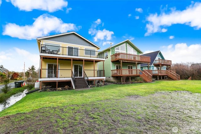 4 Drake Lane, Pacific Beach, WA 98571